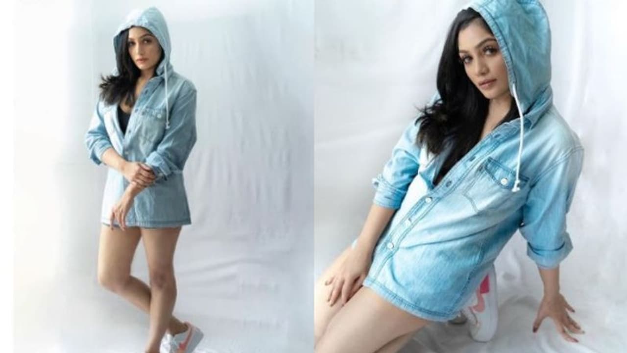 ഫോട്ടോഷൂട്ടിന് താഴെ പരിഹാസ കമന്റ്; ആര്യയുടെ മറുപടി ഫോട്ടോഷൂട്ടിന് താഴെ പരിഹാസ കമന്റ്; ആര്യയുടെ മറുപടി