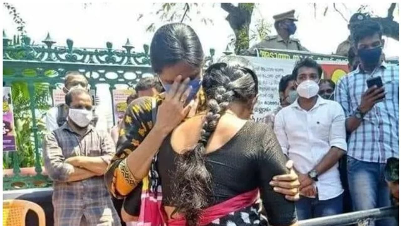 'കണ്ണീര്‍ നാടകമല്ല'; ഉദ്യോഗാര്‍ത്ഥികളുടെ സമരം വിജയം വരെ തുടരുമെന്ന് സൈബര്‍ ആക്രമണത്തിനിരയായ ലയ