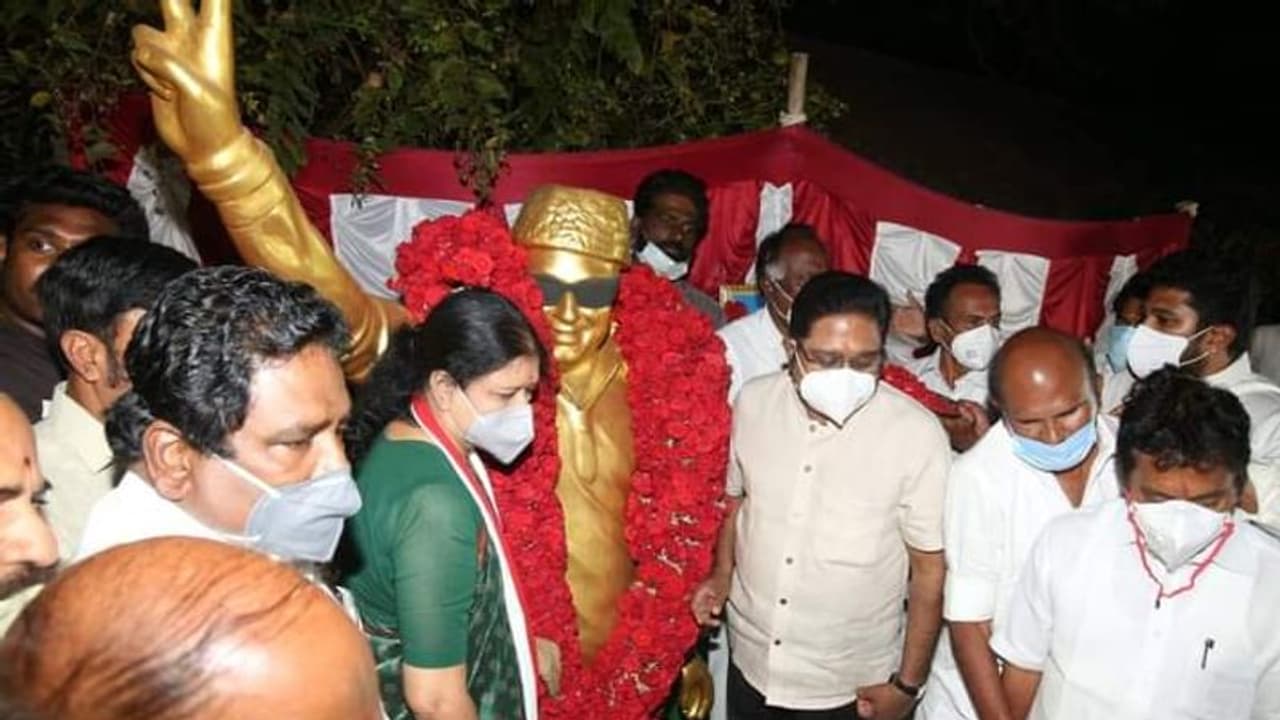 சசிகலாவின் வருகை... நொந்து கொள்ளும் டி.டி.வி.தினகரன்..! சசிகலாவின் வருகை... நொந்து கொள்ளும் டி.டி.வி.தினகரன்..!