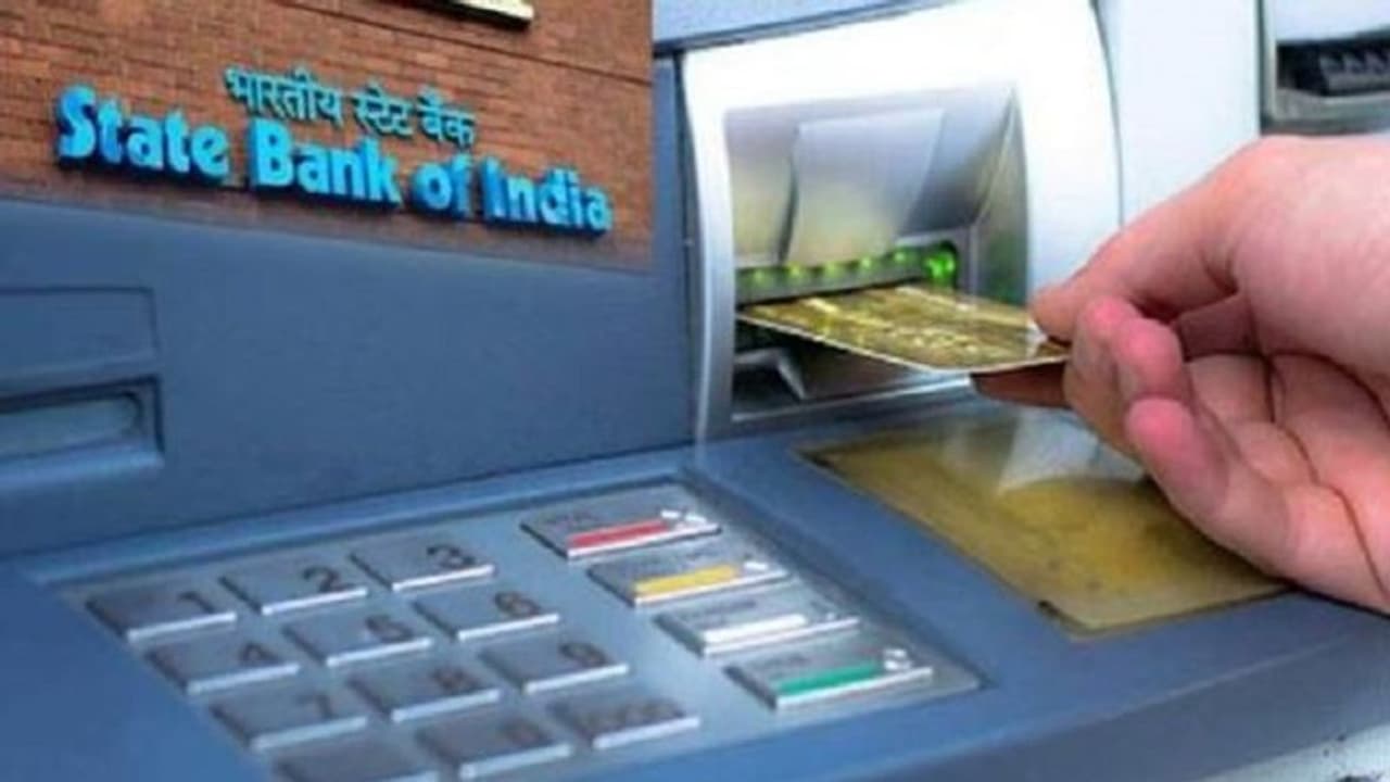 ‘தீரன்’ பட பாணியில் தரமான சம்பவம்... ஹரியானாவில் பதுங்கியிருந்த கொள்ளையனை அலேக்காக தூக்கிய தனிப்படை! ‘தீரன்’ பட பாணியில் தரமான சம்பவம்... ஹரியானாவில் பதுங்கியிருந்த கொள்ளையனை அலேக்காக தூக்கிய தனிப்படை!