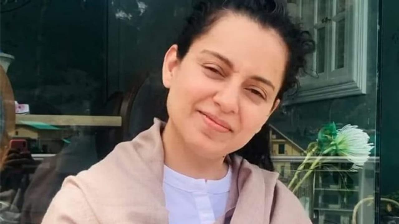 कंगना रनोट के खिलाफ शिकायत दर्ज, 7 दिन पहले किसानों को बताया था 'आतंकवादी' कंगना रनोट के खिलाफ शिकायत दर्ज, 7 दिन पहले किसानों को बताया था 'आतंकवादी'