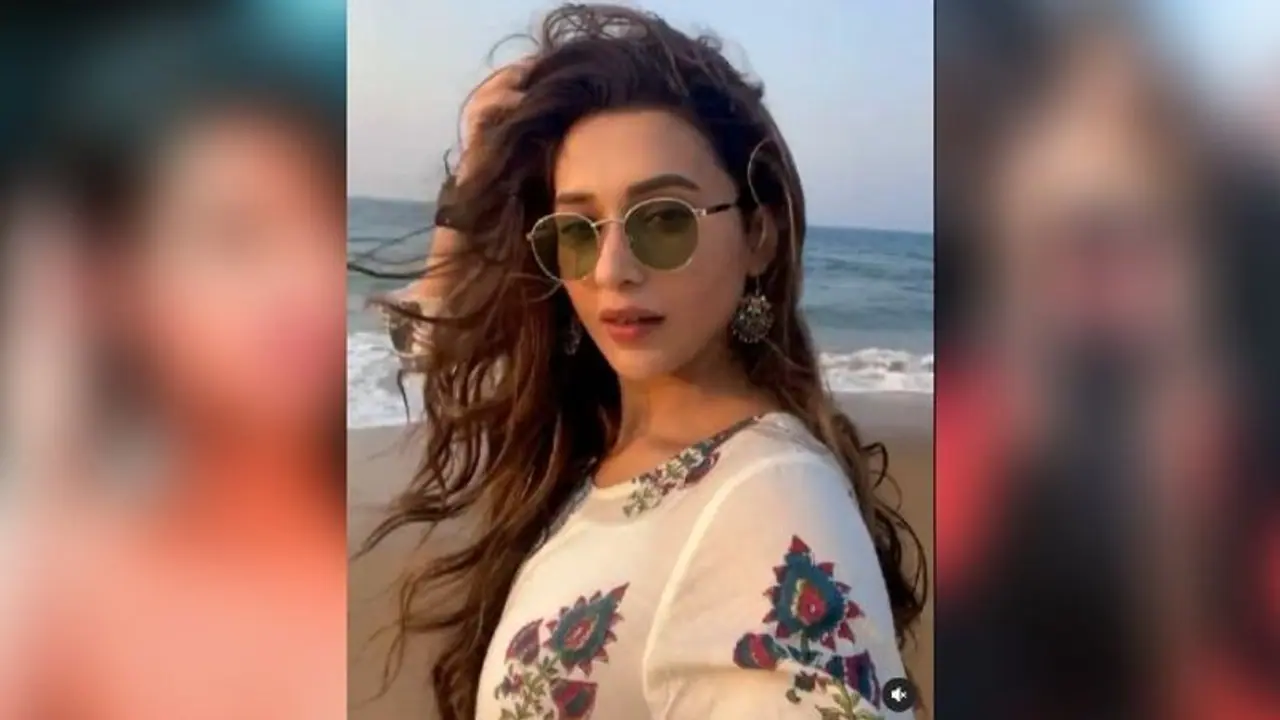 ఎంపీ కే టోకరా... నకిలీ ఐఏఎస్ గుట్టు రట్టు..! ఎంపీ కే టోకరా... నకిలీ ఐఏఎస్ గుట్టు రట్టు..!