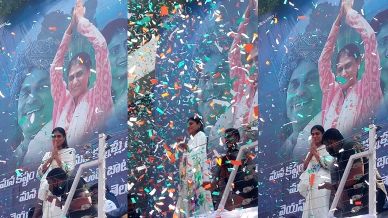 చేవెళ్లలోనే షర్మిల పార్టీ ప్రకటన: తెలంగాణ సీఎం అభ్యర్థి ఆమెనే... చేవెళ్లలోనే షర్మిల పార్టీ ప్రకటన: తెలంగాణ సీఎం అభ్యర్థి ఆమెనే...