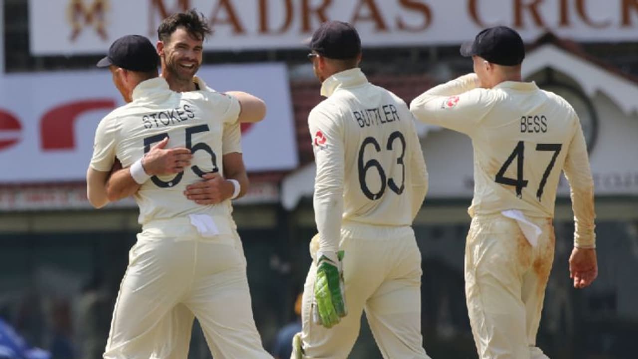 ಚೆನ್ನೈ ಟೆಸ್ಟ್: ಭಾರತಕ್ಕೆ ಆಘಾತಕಾರಿ ಸೋಲು, ಇಂಗ್ಲೆಂಡ್ ಶುಭಾರಂಭ ಚೆನ್ನೈ ಟೆಸ್ಟ್: ಭಾರತಕ್ಕೆ ಆಘಾತಕಾರಿ ಸೋಲು, ಇಂಗ್ಲೆಂಡ್ ಶುಭಾರಂಭ