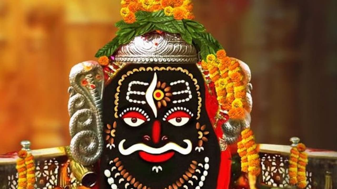 महाकाल के भक्तों के लिए खुशखबरी: अब कर सकेंगे बाबा के दर्शन और भस्मारती, इस नियम का करना होगा पालन महाकाल के भक्तों के लिए खुशखबरी: अब कर सकेंगे बाबा के दर्शन और भस्मारती, इस नियम का करना होगा पालन