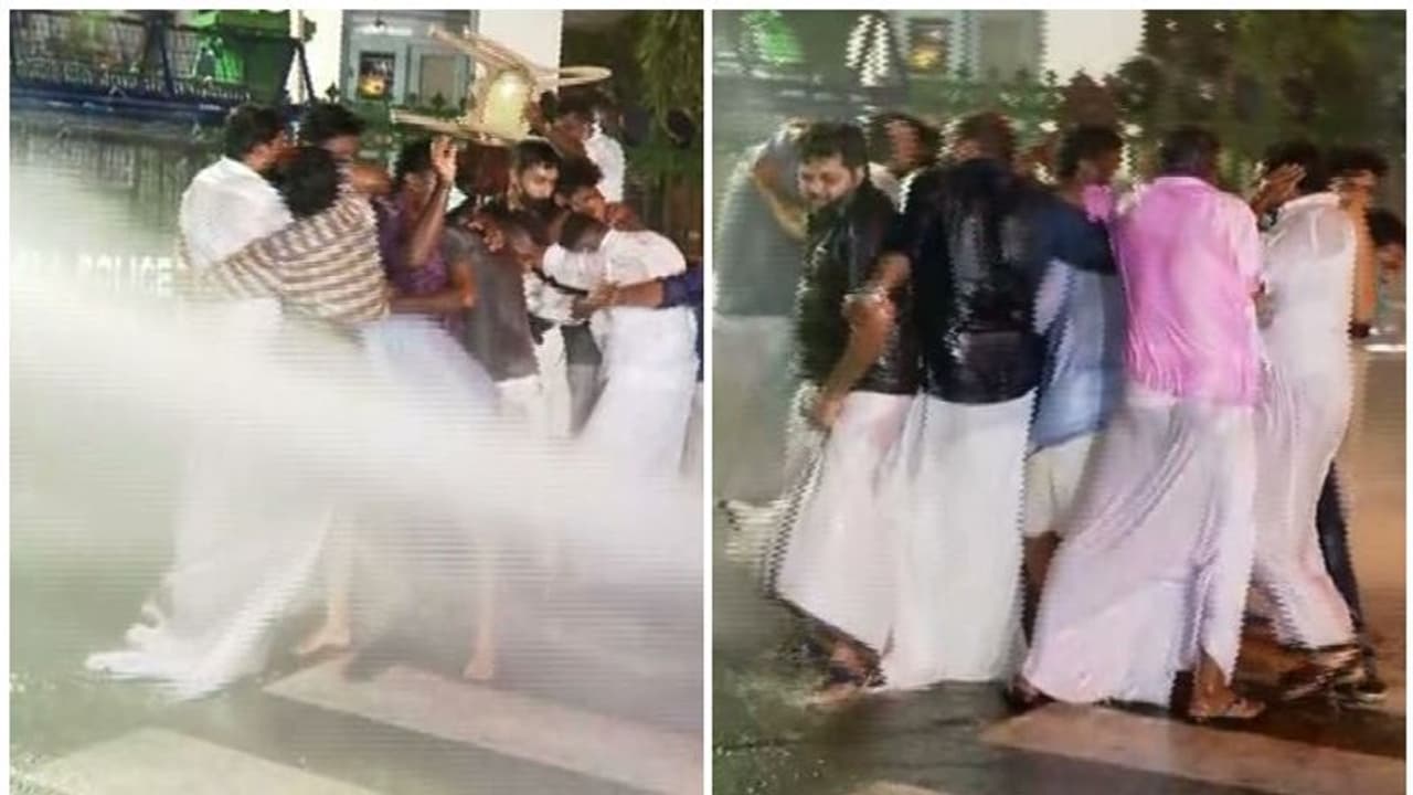 യൂത്ത് കോണ്ഗ്രസ് സെക്രട്ടേറിയറ്റ് മാര്ച്ച്; മുഖ്യമന്ത്രിയുടെ കോലം കത്തിച്ചു, പൊലീസ് ലാത്തിച്ചാര്ജ് യൂത്ത് കോണ്ഗ്രസ് സെക്രട്ടേറിയറ്റ് മാര്ച്ച്; മുഖ്യമന്ത്രിയുടെ കോലം കത്തിച്ചു, പൊലീസ് ലാത്തിച്ചാര്ജ്