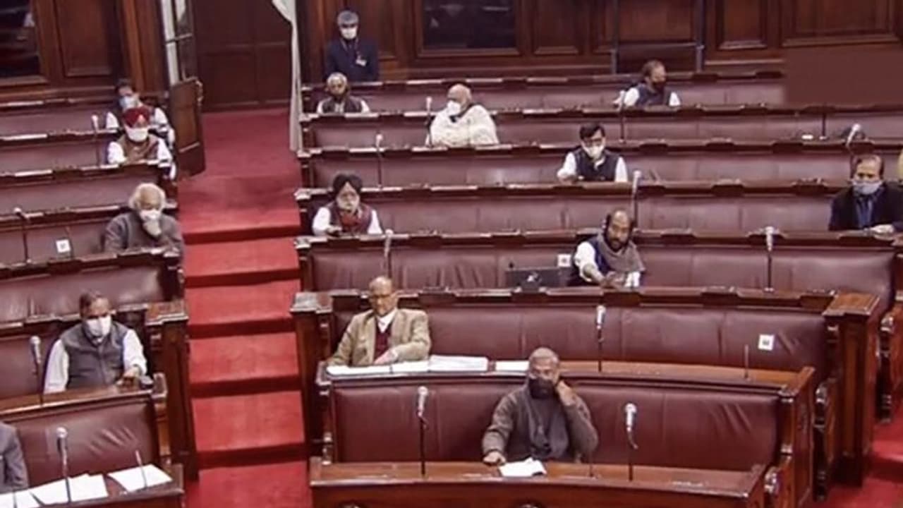 లోక్సభలో విపక్షాల ఆందోళన: మధ్యాహ్నం రెండు గంటల వరకు వాయిదా లోక్సభలో విపక్షాల ఆందోళన: మధ్యాహ్నం రెండు గంటల వరకు వాయిదా