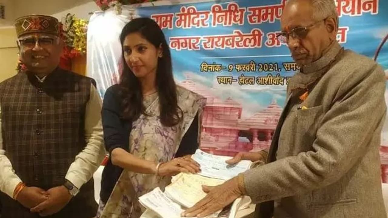 कांग्रेस की इस विधायक ने दिया राम मंदिर के लिए 51 लाख दान, 2 दिन पहले सोनिया गांधी पर ही साधा था निशाना कांग्रेस की इस विधायक ने दिया राम मंदिर के लिए 51 लाख दान, 2 दिन पहले सोनिया गांधी पर ही साधा था निशाना