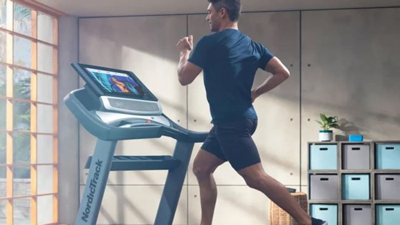 কাঠের ট্রেডমিল নিয়ে বিভক্ত সোশ্যাল মিডিয়া, অজ্ঞাতপরিচয় শিল্পির খোঁজ চলছে নেটদুনিয়ায় কাঠের ট্রেডমিল নিয়ে বিভক্ত সোশ্যাল মিডিয়া, অজ্ঞাতপরিচয় শিল্পির খোঁজ চলছে নেটদুনিয়ায়