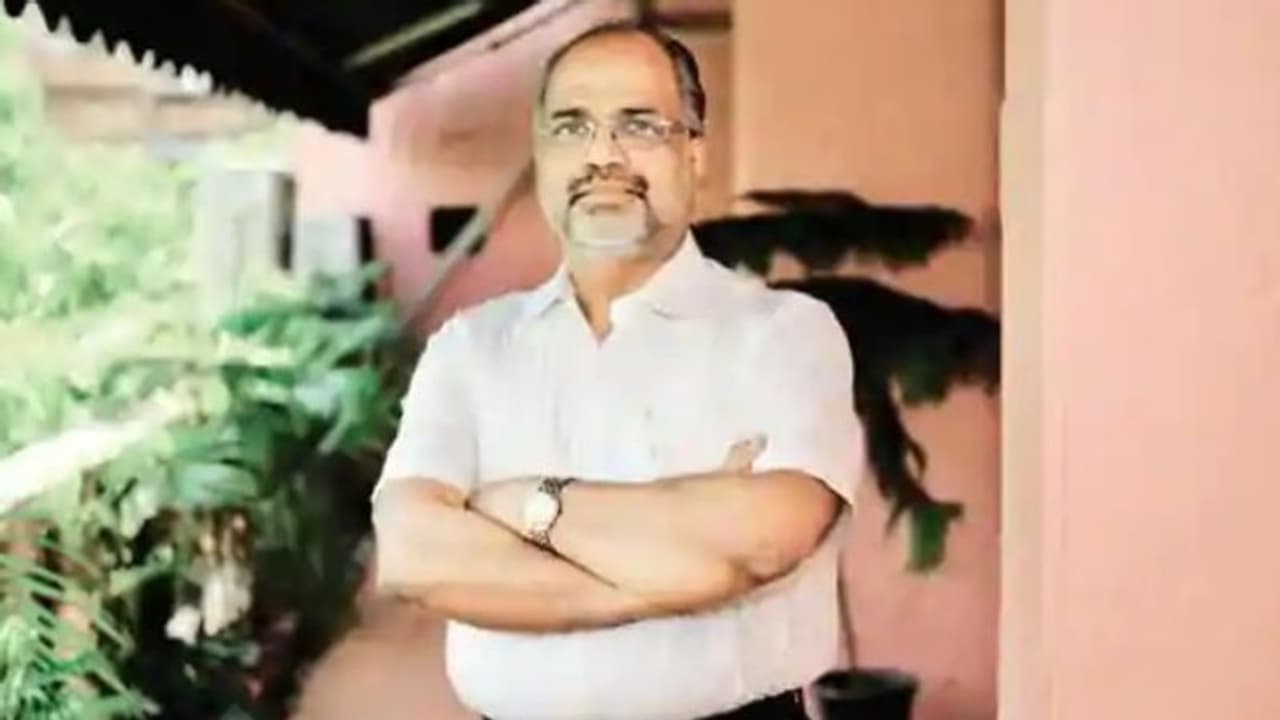 വി.പി.ജോയിയെ അടുത്ത ചീഫ് സെക്രട്ടറിയായി നിയമിക്കാൻ മന്ത്രിസഭാ യോഗം തീരുമാനിച്ചു വി.പി.ജോയിയെ അടുത്ത ചീഫ് സെക്രട്ടറിയായി നിയമിക്കാൻ മന്ത്രിസഭാ യോഗം തീരുമാനിച്ചു