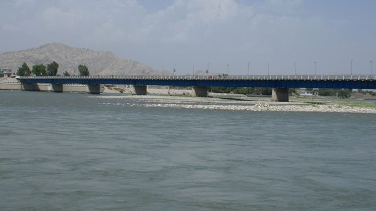 వేధింపులు తట్టుకోలేక పుట్టింటికెడితే.. రెండో పెళ్లి చేసుకున్న భర్త.. నదిలో దూకిన భార్య ! వేధింపులు తట్టుకోలేక పుట్టింటికెడితే.. రెండో పెళ్లి చేసుకున్న భర్త.. నదిలో దూకిన భార్య !