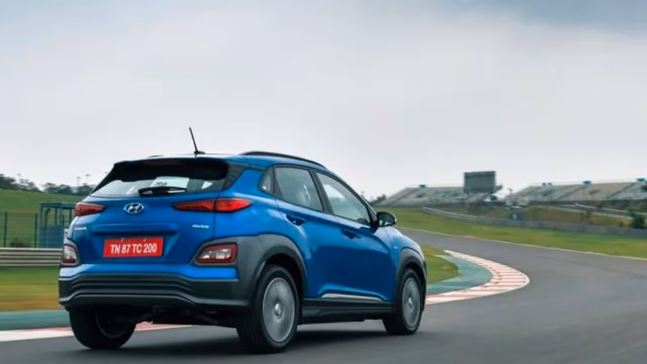 രണ്ടുമാസമായി 20 പേർ പോലും വാങ്ങിയില്ല, ഷോറൂമുകളിൽ ഈ കാറുകൾ പൊടിപിടിക്കുന്നു!