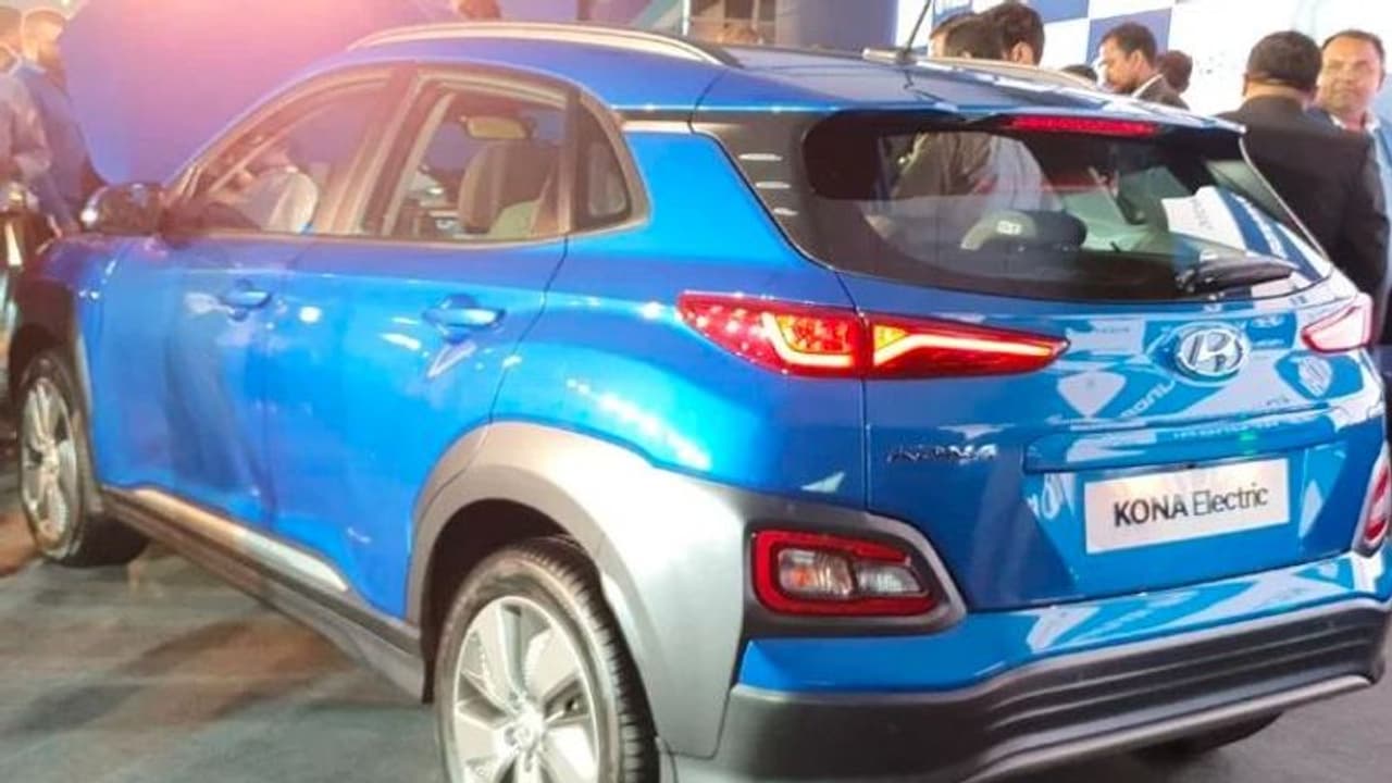 ഫുൾ ചാർജ്ജിൽ 452 കിമി വരെ ഓടുന്ന ഈ എസ്യുവിക്ക് രണ്ടുലക്ഷം വിലക്കിഴിവ് ഫുൾ ചാർജ്ജിൽ 452 കിമി വരെ ഓടുന്ന ഈ എസ്യുവിക്ക് രണ്ടുലക്ഷം വിലക്കിഴിവ്