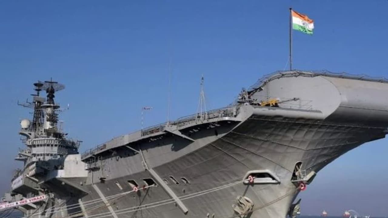 শত্রুর মোকাবিলায় প্রস্তুত INS Vikrant, দেশের তৈরি যুদ্ধ জাহাজ নিয়ে আশাবাদী রাজনাথ শত্রুর মোকাবিলায় প্রস্তুত INS Vikrant, দেশের তৈরি যুদ্ধ জাহাজ নিয়ে আশাবাদী রাজনাথ