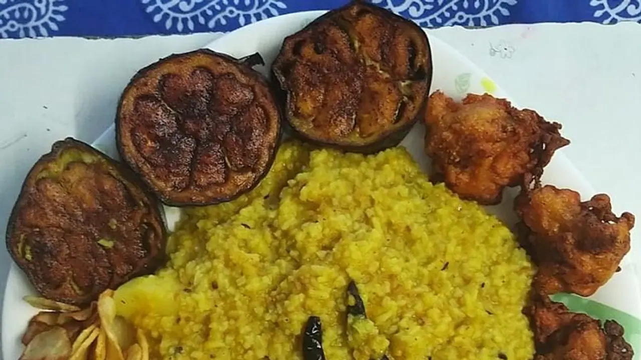 বাড়ি আম থৈ থৈ, এক ঘেয়ে মেনু আর ভালো লাগছে না, একটা বৃষ্টির দিনে বানিয়ে ফেলুন এবার আম খিচুরি বাড়ি আম থৈ থৈ, এক ঘেয়ে মেনু আর ভালো লাগছে না, একটা বৃষ্টির দিনে বানিয়ে ফেলুন এবার আম খিচুরি