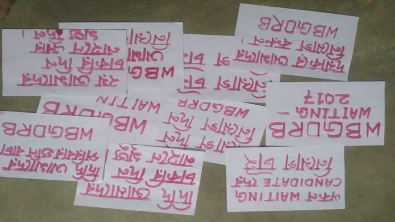 'দিদি আমাদের চাকরি দিন, নাহলে মৃত্যু দিন', মমতার সভায় পোস্টার দেখে পুলিশের তৎপরতা