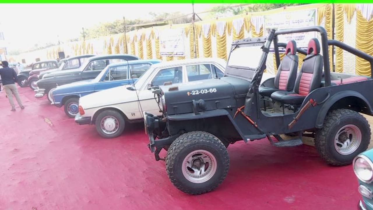 Bengaluru: ವಿಂಟೇಜ್ ಕಾರ್ ಮತ್ತು ಬೈಕ್ ಶೋಗೆ ಚಾಲನೆ ನೀಡಿದ ಯದುವೀರ್ ಒಡೆಯರ್ Bengaluru: ವಿಂಟೇಜ್ ಕಾರ್ ಮತ್ತು ಬೈಕ್ ಶೋಗೆ ಚಾಲನೆ ನೀಡಿದ ಯದುವೀರ್ ಒಡೆಯರ್