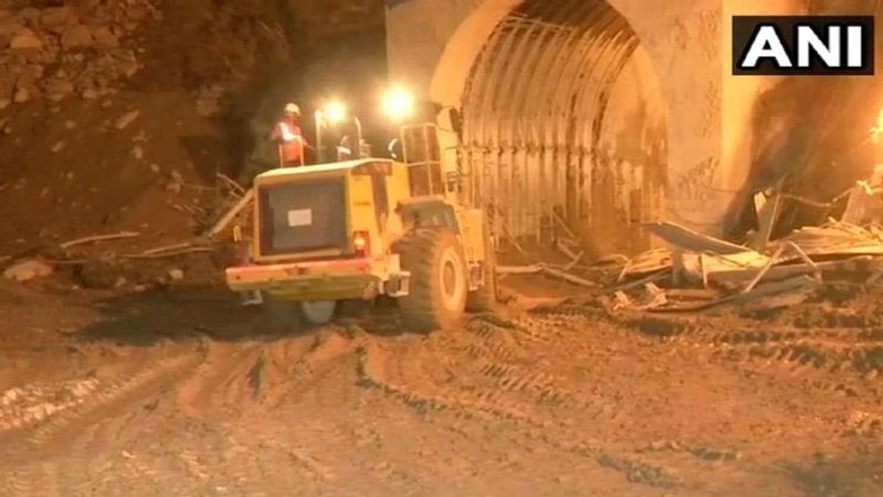 ಉತ್ತರಾಖಂಡ ಸುರಂಗದೊಳಗೆ ಸಿಲುಕಿದವರ ರಕ್ಷಣೆಗೆ ಕೊನೇ ಯತ್ನ! ಉತ್ತರಾಖಂಡ ಸುರಂಗದೊಳಗೆ ಸಿಲುಕಿದವರ ರಕ್ಷಣೆಗೆ ಕೊನೇ ಯತ್ನ!