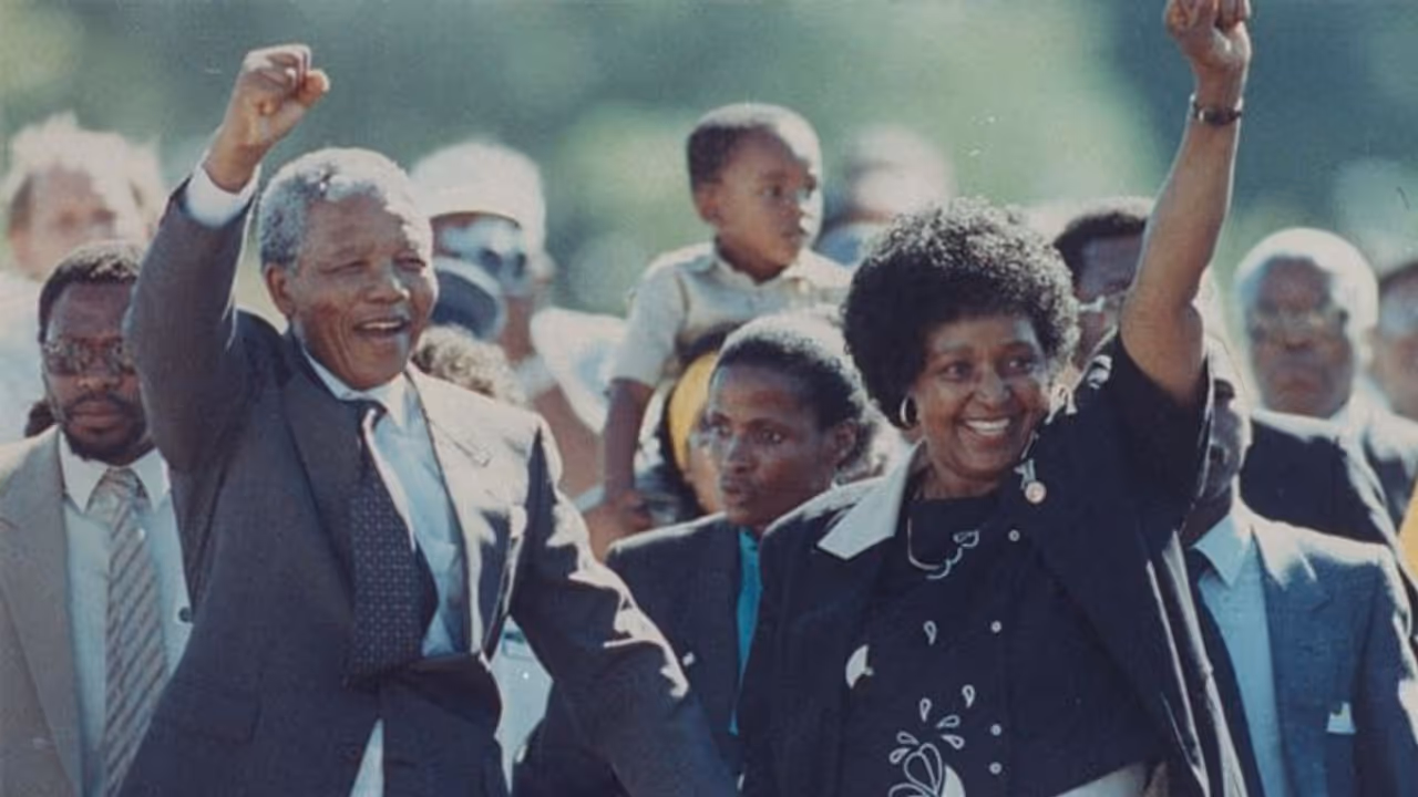 నెల్సన్ మండేలా మంత్రివర్గంలోని ముస్లింలు తమ మతపరమైన గుర్తింపును ఎలా అధిగమించారు? నెల్సన్ మండేలా మంత్రివర్గంలోని ముస్లింలు తమ మతపరమైన గుర్తింపును ఎలా అధిగమించారు?