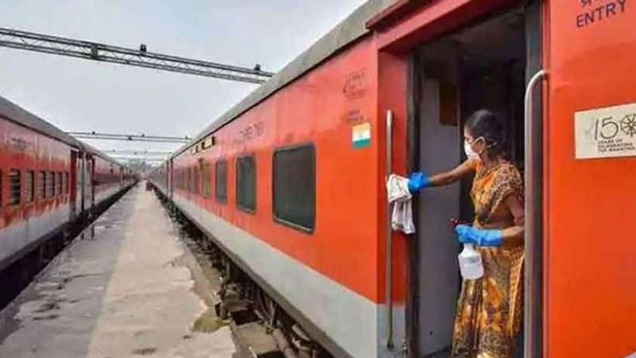 83 बर्थ के साथ ट्रेन में स्टार्ट होगी AC 3 टियर इकोनॉमी क्लास, अब ज्यादा देना होगा 3rd AC का किराया 83 बर्थ के साथ ट्रेन में स्टार्ट होगी AC 3 टियर इकोनॉमी क्लास, अब ज्यादा देना होगा 3rd AC का किराया