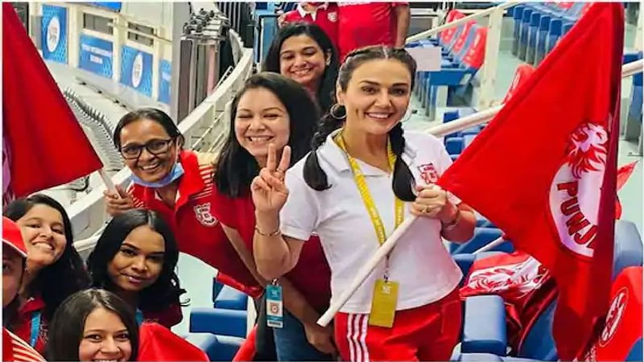 ಪಂಜಾಬ್ ಕಿಂಗ್ಸ್ ತಂಡಕ್ಕೆ ಶಾರುಖ್ ಖಾನ್ ಸೇರ್ಪಡೆ; ಕುಣಿದು ಕುಪ್ಪಳಿಸಿದ ಪ್ರೀತಿ ಜಿಂಟಾ! ಪಂಜಾಬ್ ಕಿಂಗ್ಸ್ ತಂಡಕ್ಕೆ ಶಾರುಖ್ ಖಾನ್ ಸೇರ್ಪಡೆ; ಕುಣಿದು ಕುಪ್ಪಳಿಸಿದ ಪ್ರೀತಿ ಜಿಂಟಾ!