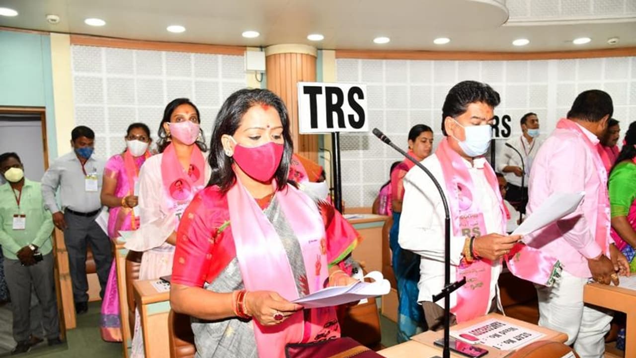 జీహెచ్ఎంసీ మేయర్‌గా గద్వాల విజయలక్ష్మి ఎన్నిక: టీఆర్ఎస్ కు ఎంఐఎం మద్దతు