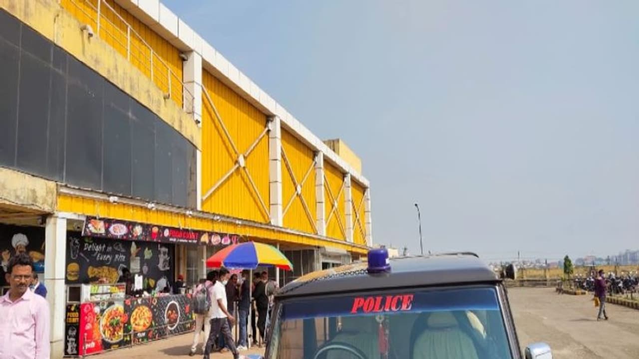 আসানসোল রিলায়েন্স মলে ডাকাতির চেষ্টা, চলল ৬ রাউন্ড গুলি