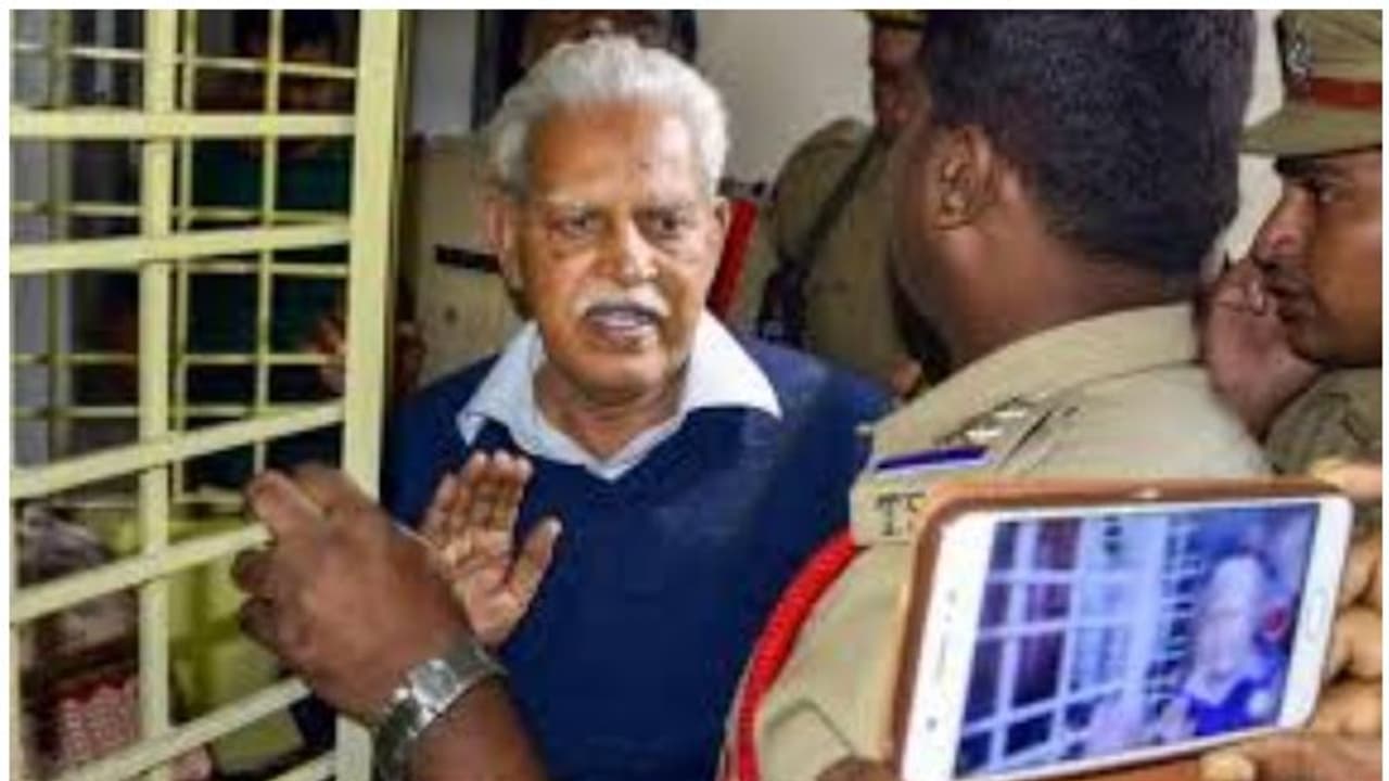 విప్లవ కవి వరవరరావుకు బెయిల్: సుప్రీంకోర్టు షరతులు ఇవీ విప్లవ కవి వరవరరావుకు బెయిల్: సుప్రీంకోర్టు షరతులు ఇవీ