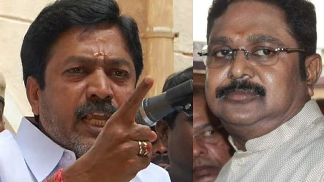 காலியாகும் டிடிவி.தினகரன் கூடாராம்.. முக்கிய மாவட்ட செயலாளர்களை தட்டித்தூக்கிய சி.வி.சண்முகம்..! காலியாகும் டிடிவி.தினகரன் கூடாராம்.. முக்கிய மாவட்ட செயலாளர்களை தட்டித்தூக்கிய சி.வி.சண்முகம்..!