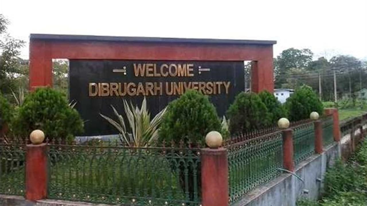 असम : राज्यपाल ने डिब्रूगढ़ यूनिवर्सिटी के कुलपति को किया सस्पेंड, वित्तीय घोटाले में जांच के दिए आदेश असम : राज्यपाल ने डिब्रूगढ़ यूनिवर्सिटी के कुलपति को किया सस्पेंड, वित्तीय घोटाले में जांच के दिए आदेश