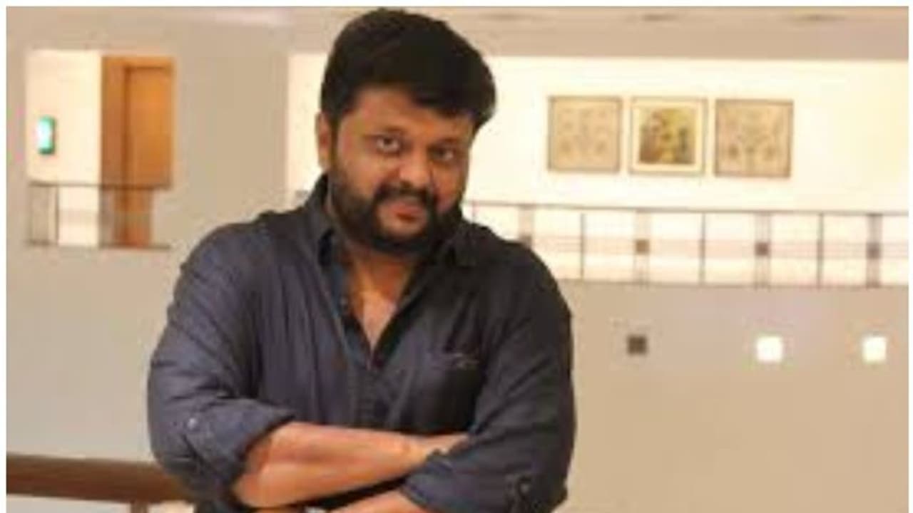 കൊല്ലത്ത് നിന്ന് വീണ്ടും 'സിനിമാക്കാരൻ' തെരഞ്ഞെടുപ്പ് കളത്തിലേക്ക്; എം എ നിഷാദ് ഇടത് പരിഗണനാ പട്ടികയില്? കൊല്ലത്ത് നിന്ന് വീണ്ടും 'സിനിമാക്കാരൻ' തെരഞ്ഞെടുപ്പ് കളത്തിലേക്ക്; എം എ നിഷാദ് ഇടത് പരിഗണനാ പട്ടികയില്?