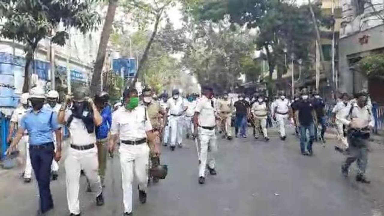 কর্মসংস্থানের দাবিতে ধর্মতলায় বাম যুব ছাত্র সংগঠনের অভিযান ঘিরে ধুন্ধুমার কর্মসংস্থানের দাবিতে ধর্মতলায় বাম যুব ছাত্র সংগঠনের অভিযান ঘিরে ধুন্ধুমার