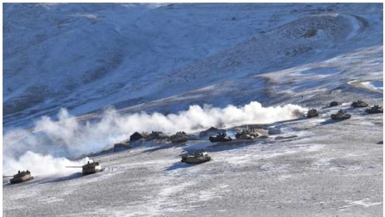 പാംഗോങ്ങില് നിന്ന് പിന്മാറി ഇന്ത്യയും ചൈനയും; ദൃശ്യങ്ങള് പുറത്തുവിട്ടു പാംഗോങ്ങില് നിന്ന് പിന്മാറി ഇന്ത്യയും ചൈനയും; ദൃശ്യങ്ങള് പുറത്തുവിട്ടു