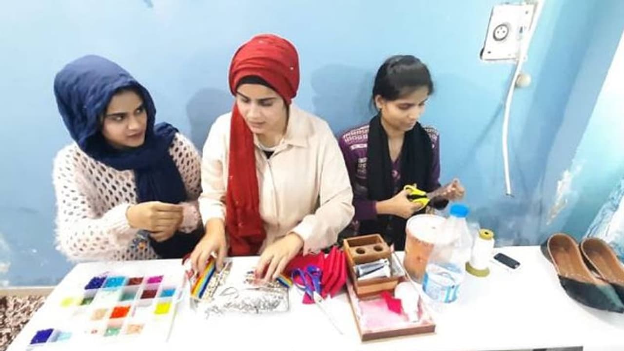 Startup Business Tips কোভিডে কাজ হারানোর যন্ত্রনা, ঘরে বসে উপার্জনের সুযোগ