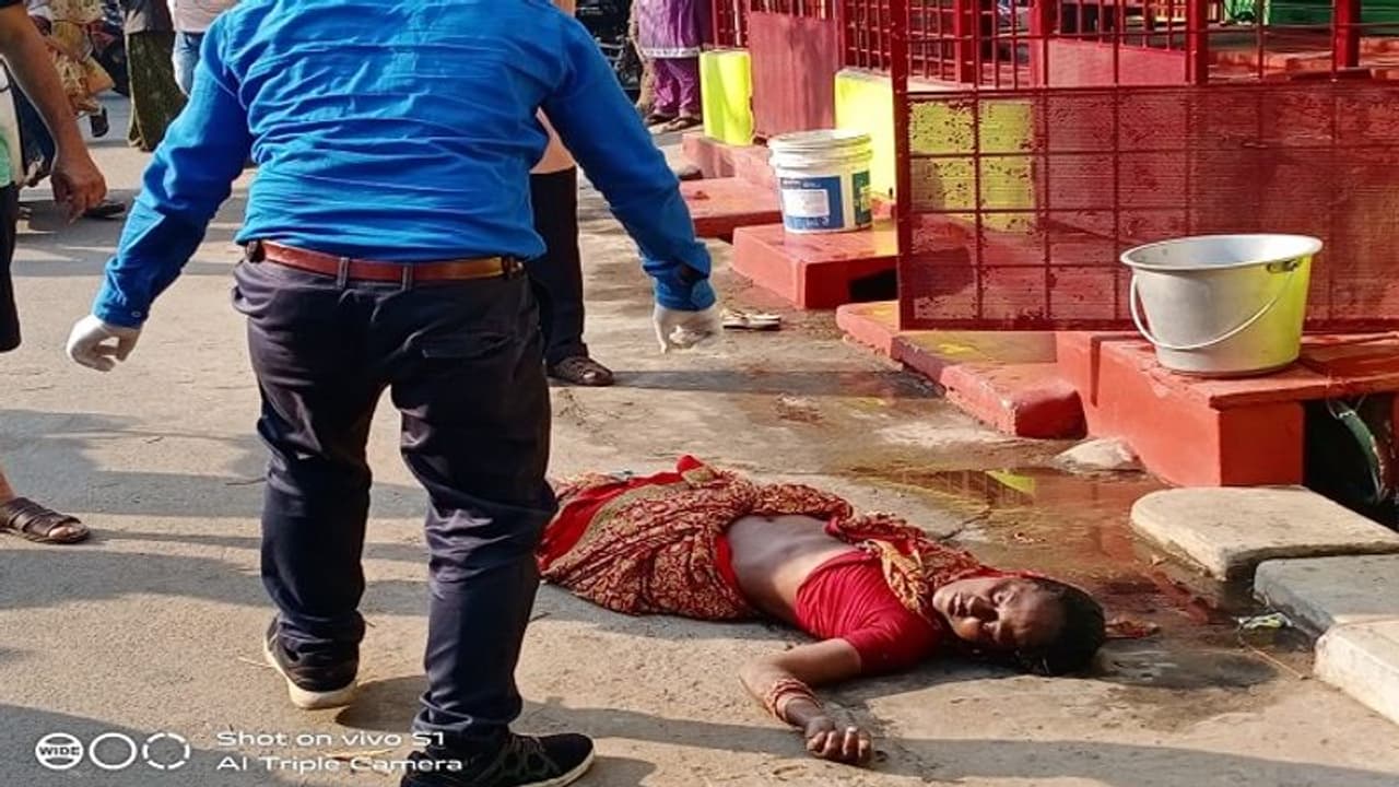 కేబుల్ వైర్ అని ముట్టుకుంటే.. హై వోల్టేజీ కరెంట్ షాక్ తగిలి మహిళ మృతి.. కేబుల్ వైర్ అని ముట్టుకుంటే.. హై వోల్టేజీ కరెంట్ షాక్ తగిలి మహిళ మృతి..