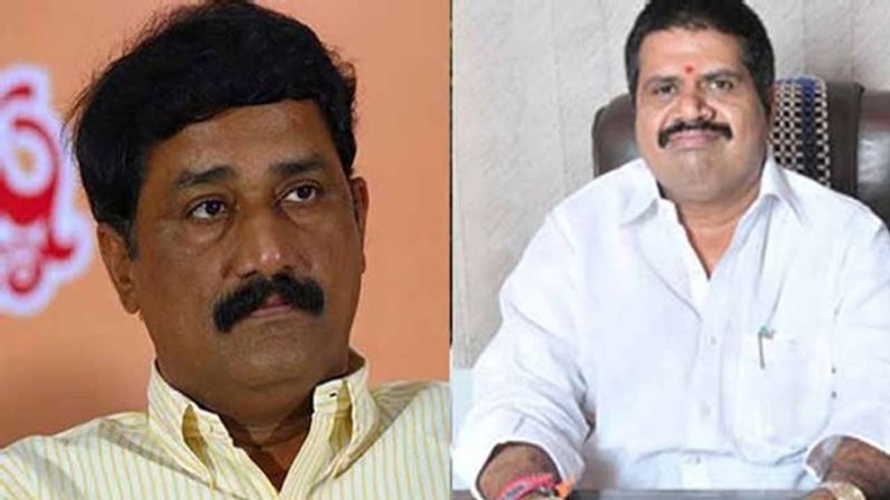 విశాఖ ఎన్నికలు: టీడీపీ ఎమ్మెల్యే గంటా షాక్, మంత్రి అవంతికి ఎదురు దెబ్బ విశాఖ ఎన్నికలు: టీడీపీ ఎమ్మెల్యే గంటా షాక్, మంత్రి అవంతికి ఎదురు దెబ్బ