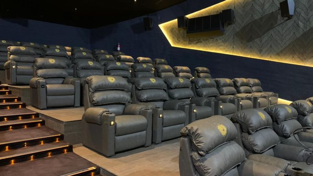 సినిమా టికెట్ ధరల వివాదం: రేపు ఎగ్జిబిటర్స్, డిస్ట్రిబ్యూటర్స్తో ప్రభుత్వ కమిటీ జూమ్ మీటింగ్ సినిమా టికెట్ ధరల వివాదం: రేపు ఎగ్జిబిటర్స్, డిస్ట్రిబ్యూటర్స్తో ప్రభుత్వ కమిటీ జూమ్ మీటింగ్