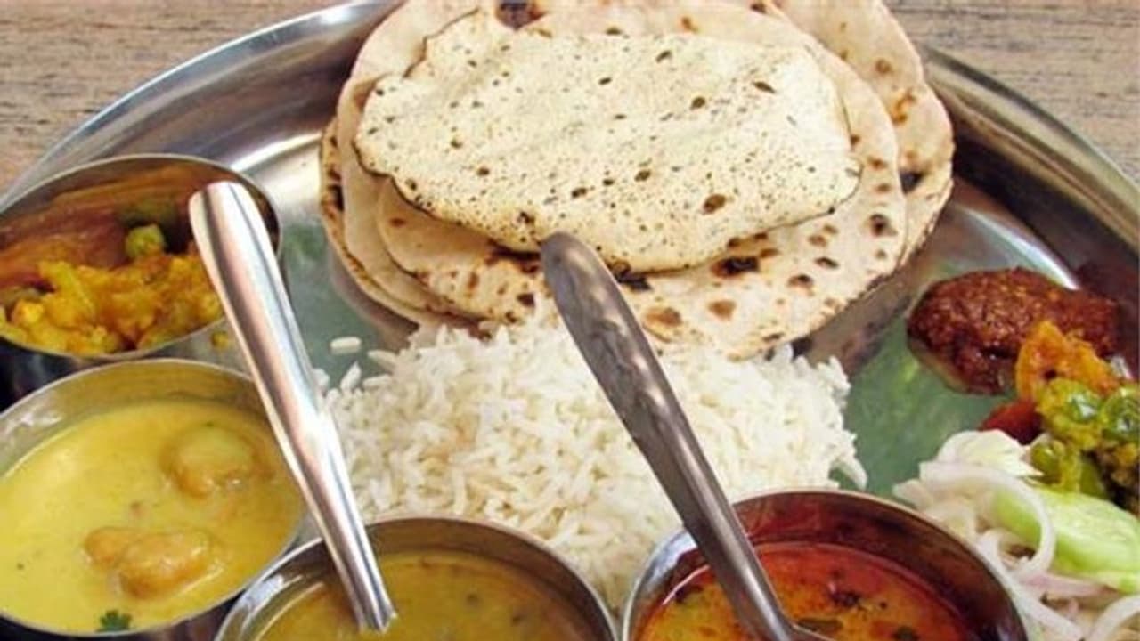 बिहार में 15 रुपए में मिलता है खाना, अब 18 स्थानों पर होगी व्यवस्था बिहार में 15 रुपए में मिलता है खाना, अब 18 स्थानों पर होगी व्यवस्था