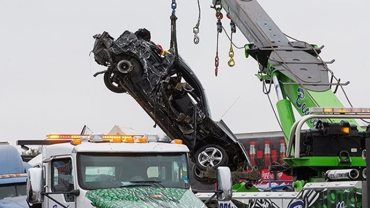 టెక్సాస్‌ ప్రమాదం : ఒకదానికొకటి ఢీ కొన్న వందకార్లు, ఐదుగురు మృతి