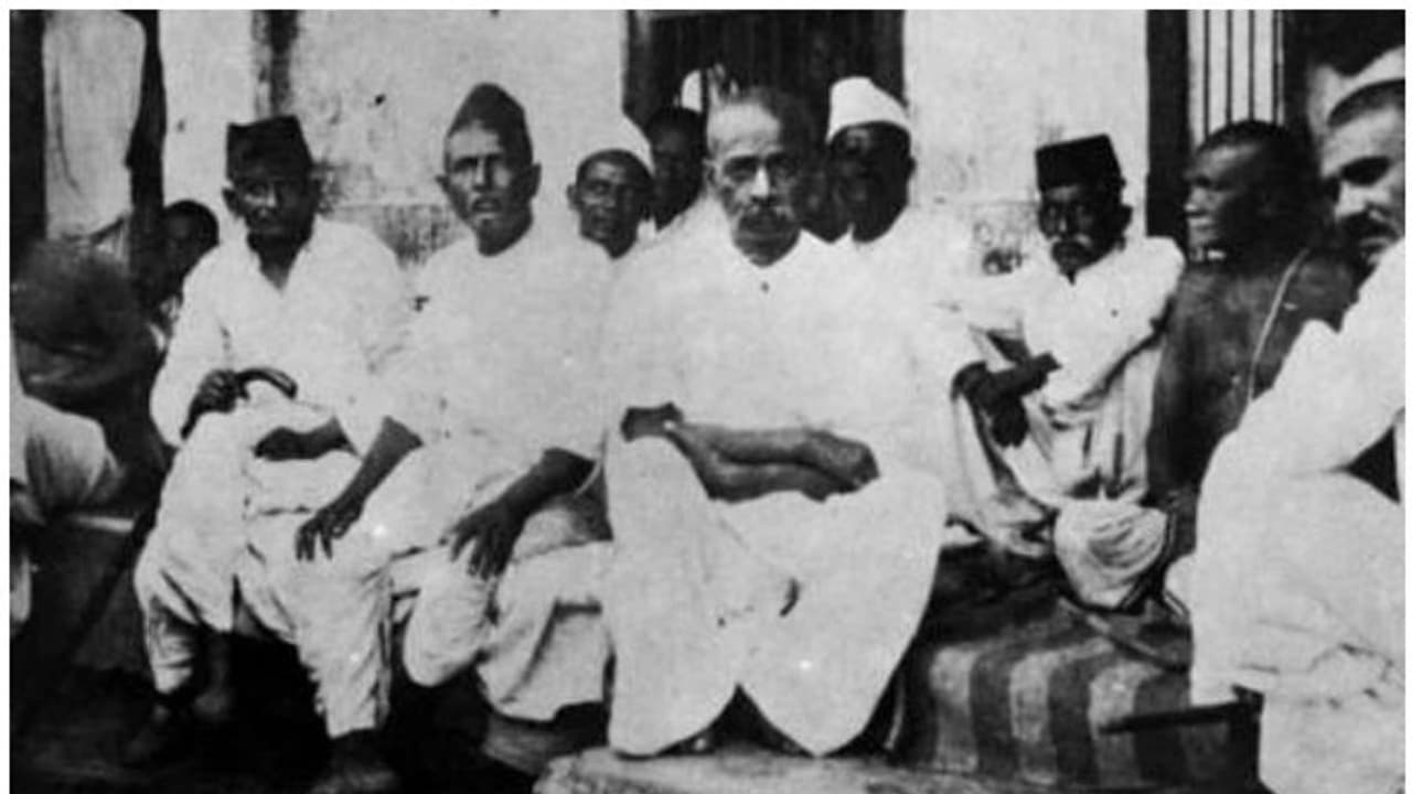 ബർദോളി സത്യഗ്രഹം നിരായുധരായ കർഷകർ സർദാർ പട്ടേലിന്റെ നേതൃത്വത്തിൽ ബ്രിട്ടീഷുകാരെ മുട്ടുകുത്തിച്ച സമരം ബർദോളി സത്യഗ്രഹം നിരായുധരായ കർഷകർ സർദാർ പട്ടേലിന്റെ നേതൃത്വത്തിൽ ബ്രിട്ടീഷുകാരെ മുട്ടുകുത്തിച്ച സമരം