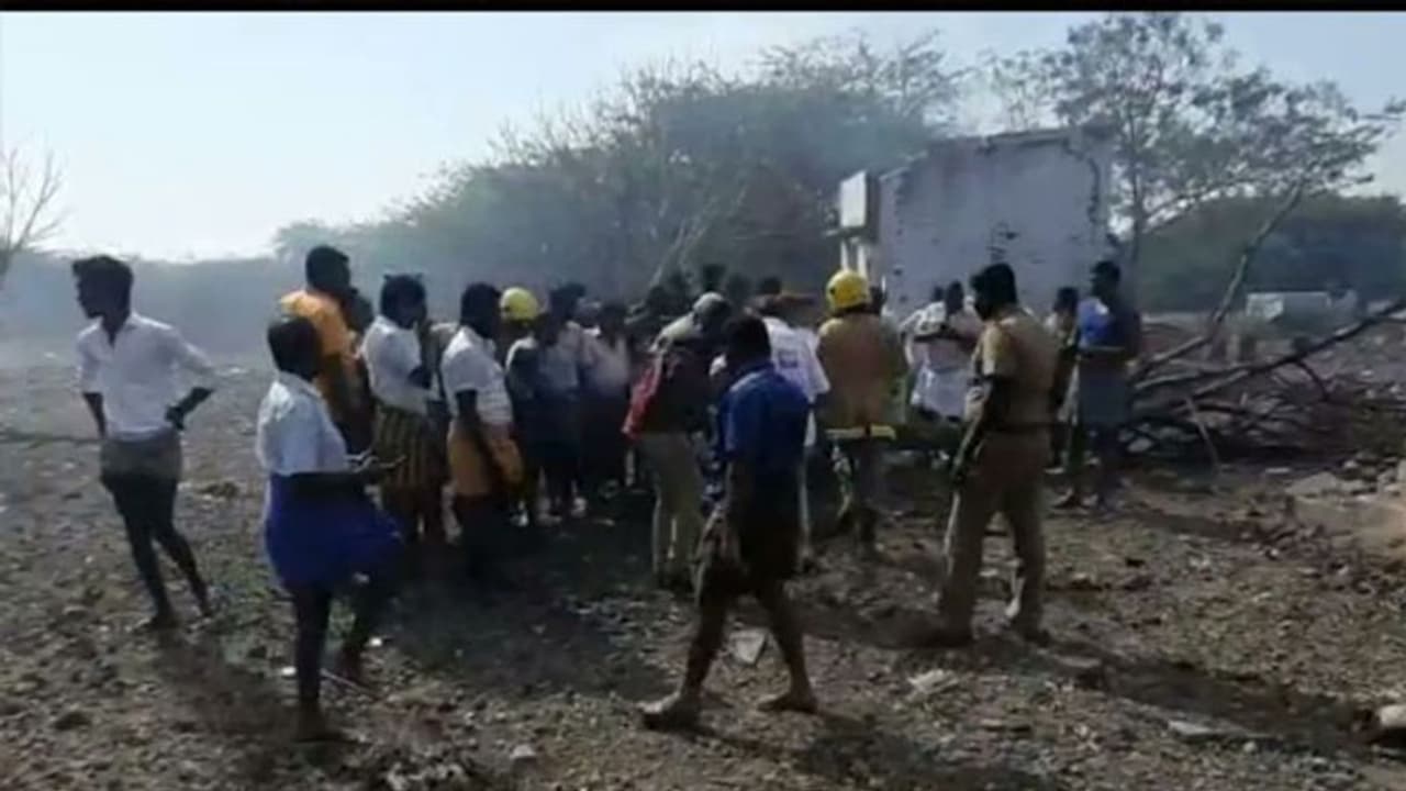 ভোটের আগেই বাজি কারখানায় বিস্ফোরণ, রাজ্য ও কেন্দ্র ক্ষতিপুরণ ঘোষণা করেছে ভোটের আগেই বাজি কারখানায় বিস্ফোরণ, রাজ্য ও কেন্দ্র ক্ষতিপুরণ ঘোষণা করেছে