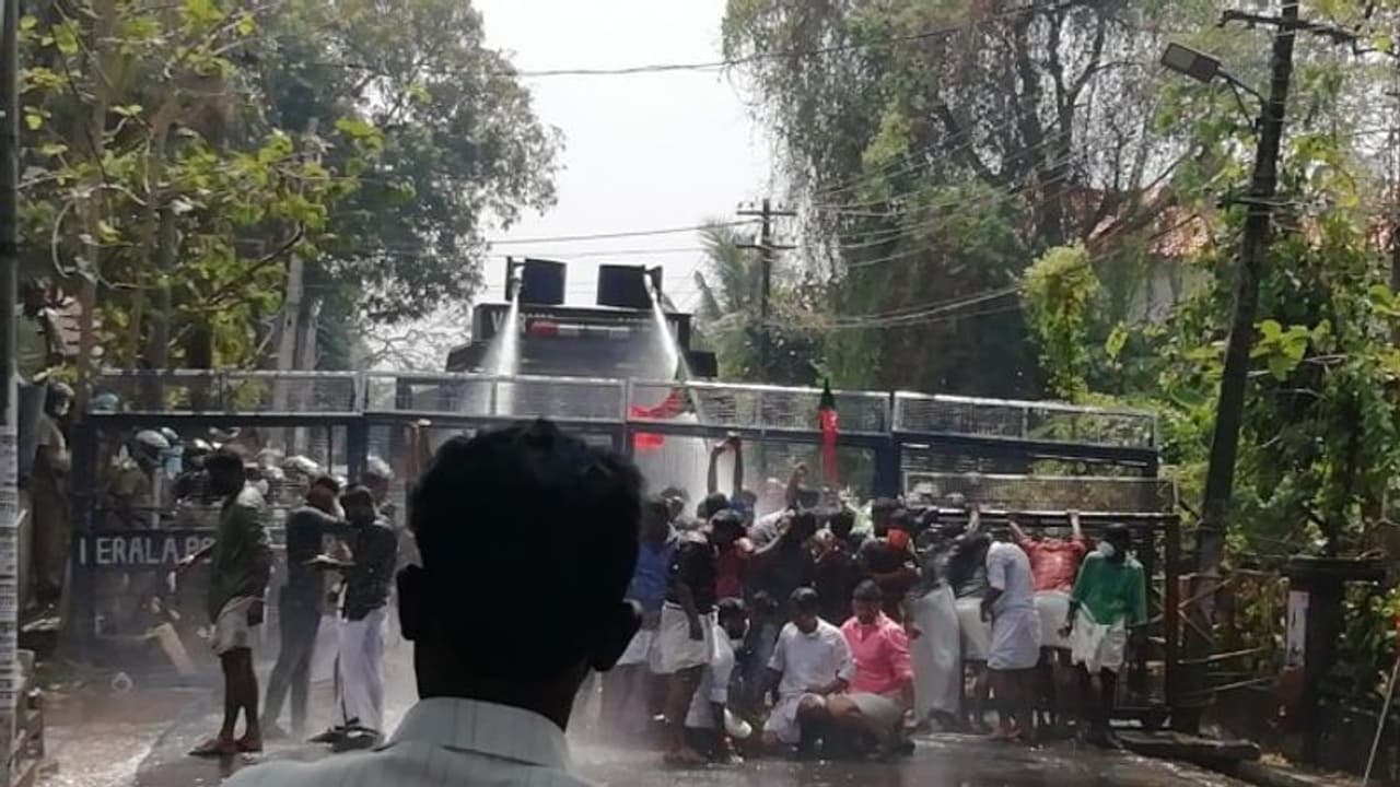 യുവമോർച്ച പിഎസ്‌സി ഓഫീസ് മാർച്ചിൽ സംഘർഷം