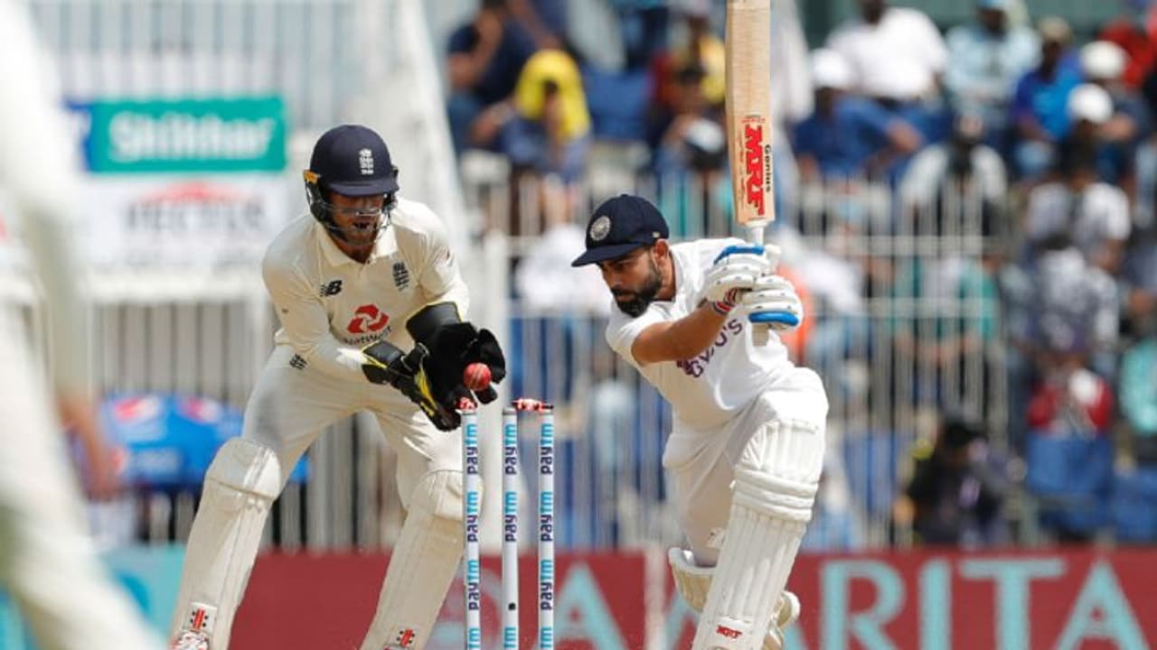 విరాట్ కోహ్లీ షాక్: ఇంగ్లండు స్పిన్నర్ మొయిన్ అలీ రికార్డు విరాట్ కోహ్లీ షాక్: ఇంగ్లండు స్పిన్నర్ మొయిన్ అలీ రికార్డు