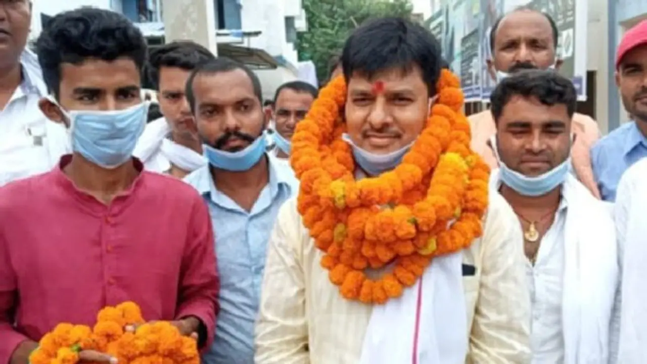 इस विधायक का गजब वाला ऐलान: जो भी शख्स लाएगा उनकी बताई जैसी फोटो, उसे इनाम में मिलेंगे एक लाख रुपए इस विधायक का गजब वाला ऐलान: जो भी शख्स लाएगा उनकी बताई जैसी फोटो, उसे इनाम में मिलेंगे एक लाख रुपए