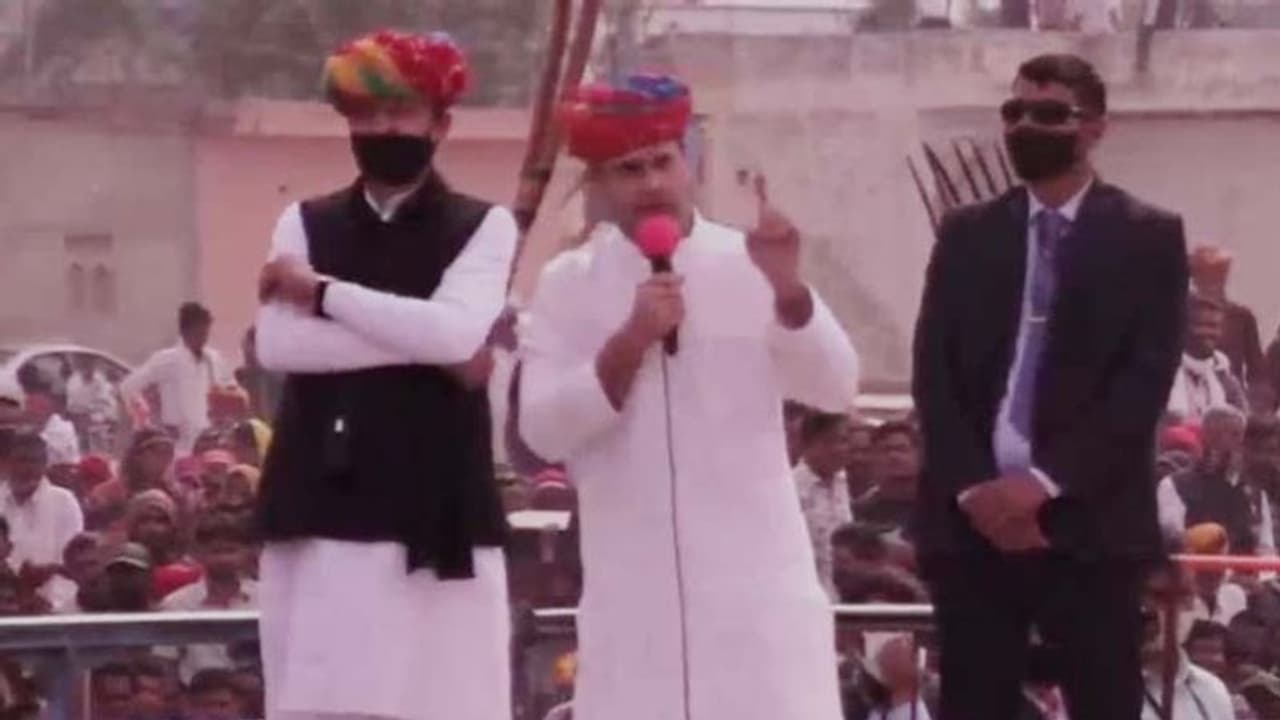 রাজস্থানে ট্র্যাক্টর চালালেন রাহুল গান্ধী, কৃষি আইন বাতিলের পক্ষে সওয়াল, দেখুন সেই ভিডিও রাজস্থানে ট্র্যাক্টর চালালেন রাহুল গান্ধী, কৃষি আইন বাতিলের পক্ষে সওয়াল, দেখুন সেই ভিডিও