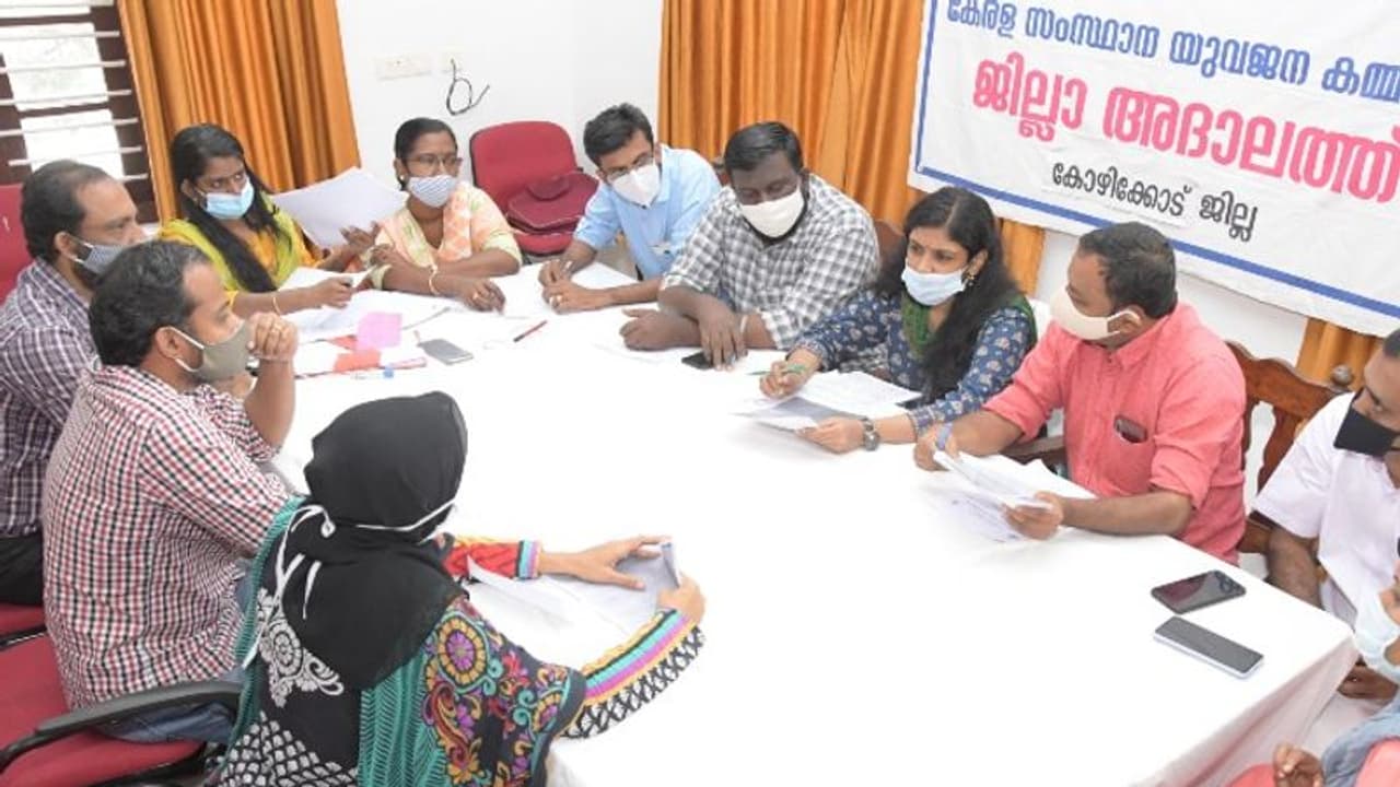 കോളേജ് മാനേജ്മെന്റ് സദാചാര പൊലീസെന്ന് പരാതി: അന്വേഷിക്കാൻ നിർദേശിച്ച് യുവജന കമ്മീഷൻ കോളേജ് മാനേജ്മെന്റ് സദാചാര പൊലീസെന്ന് പരാതി: അന്വേഷിക്കാൻ നിർദേശിച്ച് യുവജന കമ്മീഷൻ