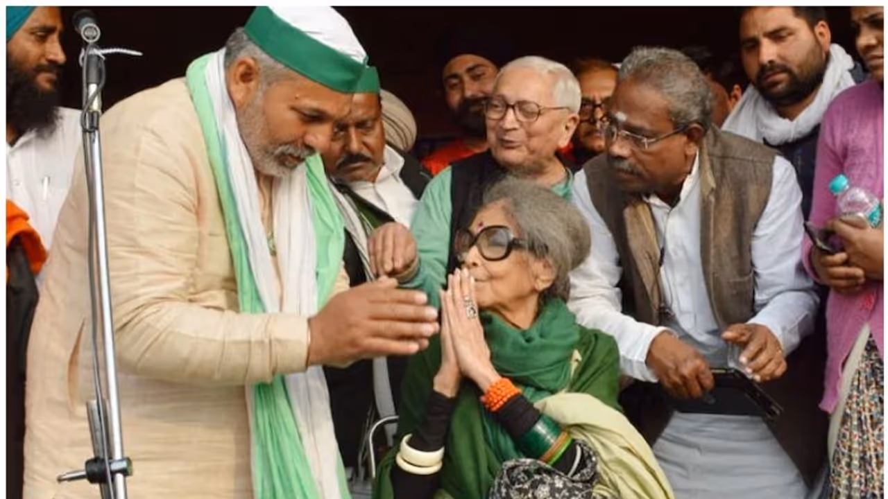 സമരം ചെയ്യുന്ന കര്ഷകരെ സന്ദര്ശിച്ച് മഹാത്മാ ഗാന്ധിയുടെ ചെറുമകള് സമരം ചെയ്യുന്ന കര്ഷകരെ സന്ദര്ശിച്ച് മഹാത്മാ ഗാന്ധിയുടെ ചെറുമകള്