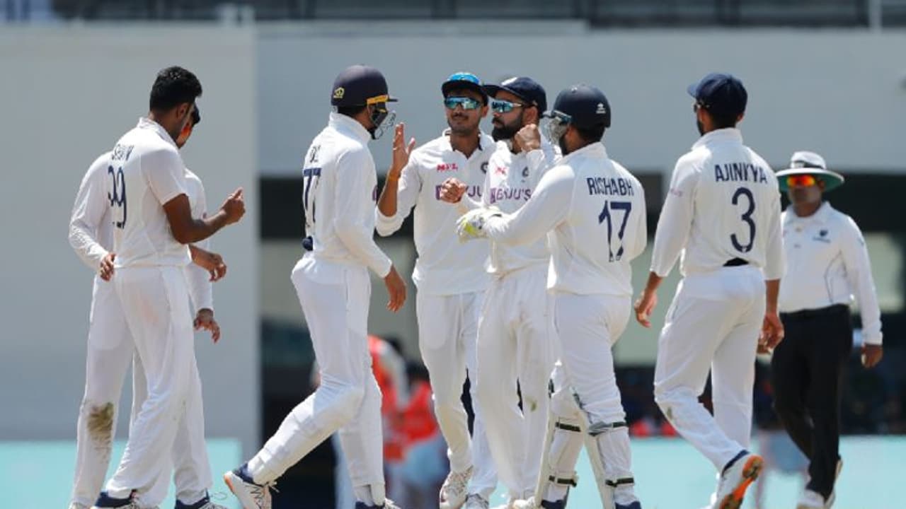 അശ്വിന് അഞ്ച് വിക്കറ്റ്, ചെന്നൈ ടെസ്റ്റില് ഇംഗ്ലണ്ട് ഫോളോഓണ് ഒഴിവാക്കി; ഇന്ത്യ ബാറ്റിങ് ആരംഭിച്ചു അശ്വിന് അഞ്ച് വിക്കറ്റ്, ചെന്നൈ ടെസ്റ്റില് ഇംഗ്ലണ്ട് ഫോളോഓണ് ഒഴിവാക്കി; ഇന്ത്യ ബാറ്റിങ് ആരംഭിച്ചു