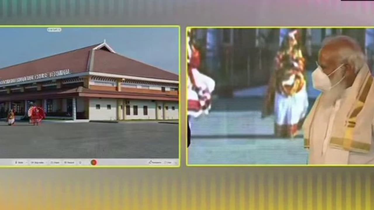 केरल : पीएम मोदी ने इन विकास योजनाओं का किया उद्घाटन, बोले यहां विकास का जश्न मनाने के लिए इकट्ठा हुए केरल : पीएम मोदी ने इन विकास योजनाओं का किया उद्घाटन, बोले यहां विकास का जश्न मनाने के लिए इकट्ठा हुए