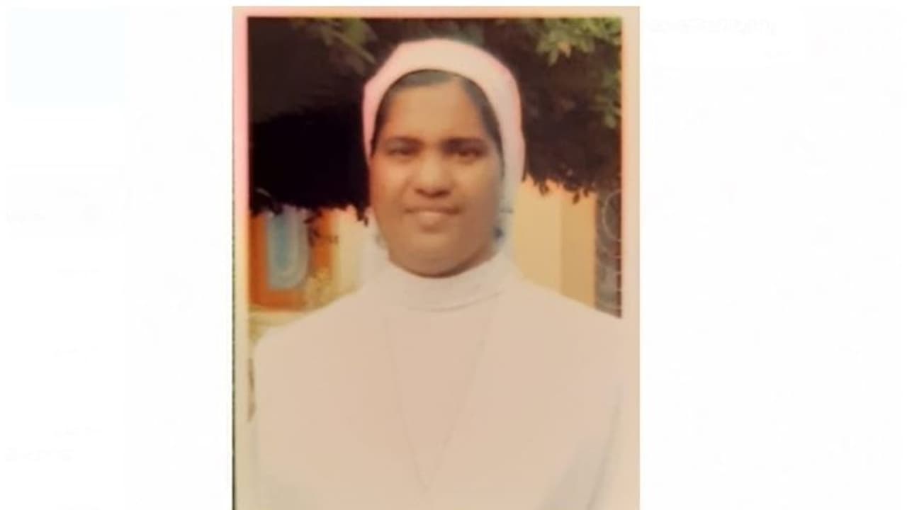 എറണാകുളത്ത് പാറമടയില് കന്യാസ്ത്രീ മരിച്ചനിലയില് എറണാകുളത്ത് പാറമടയില് കന്യാസ്ത്രീ മരിച്ചനിലയില്